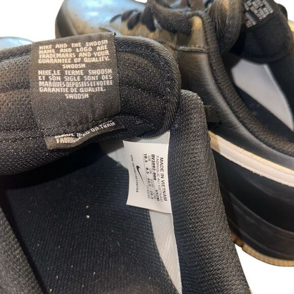 Nike Air Force 1 Low size men’s 10.5 Sneaker Black White gum sole - Picture 2 of 7